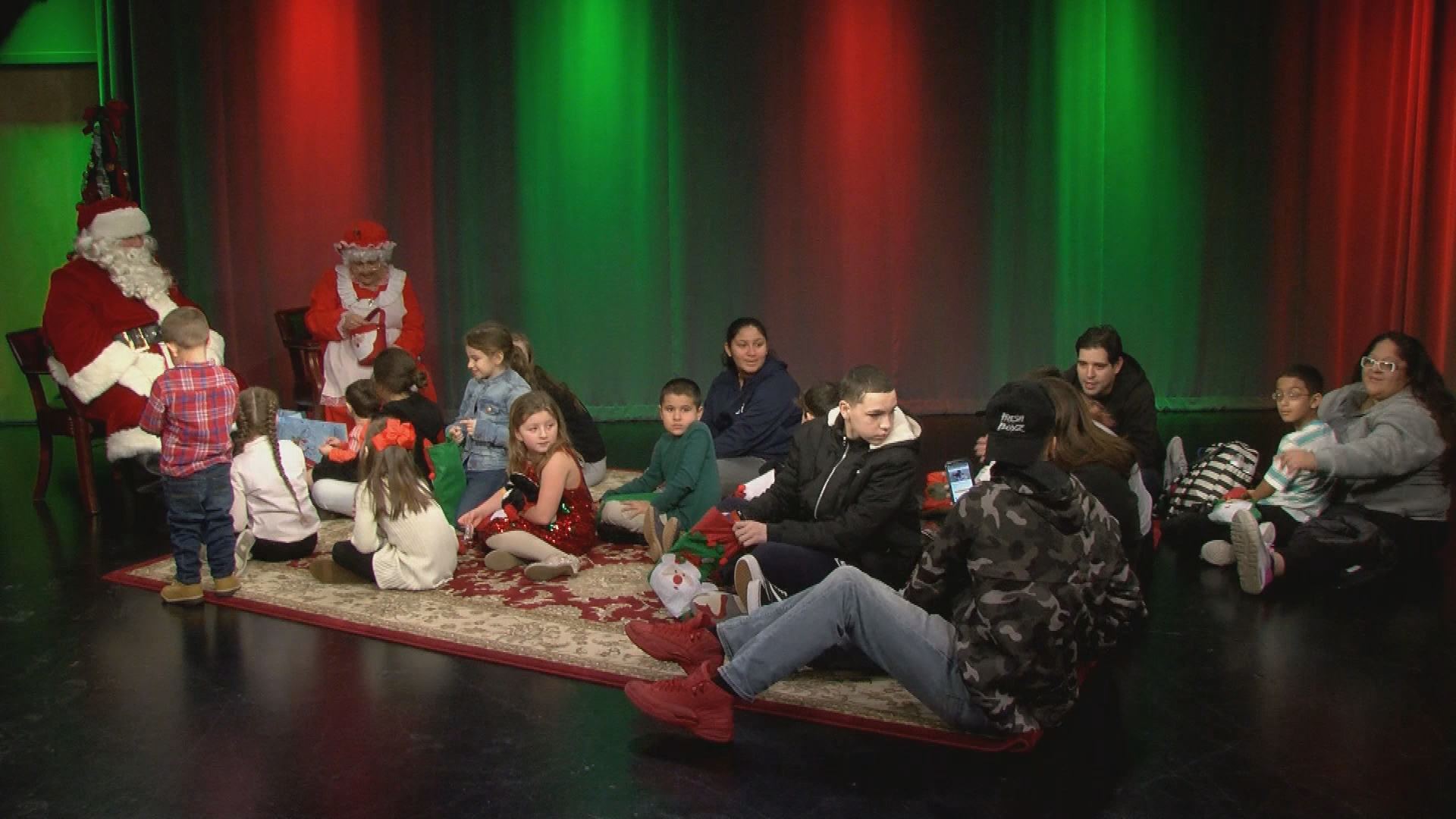 Thumbnail image for Santa In The Studio - 2019 'Pig the Elf'